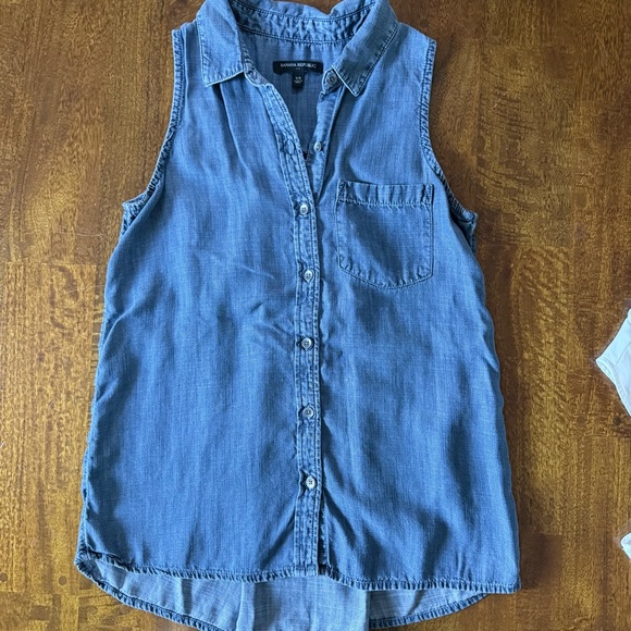 Bundle of 2 Sleeveless Tunic Tops - Picture 2 of 7